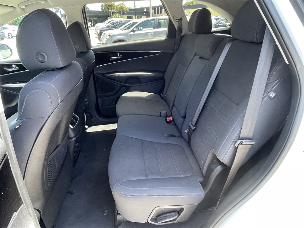 2019 Kia Sorento LX - Photo 8