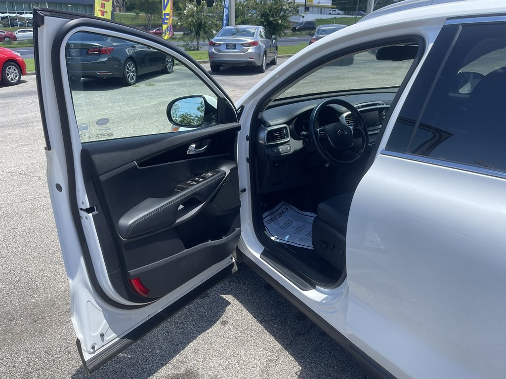2019 Kia Sorento LX - Photo 18