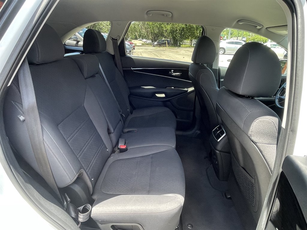 2019 Kia Sorento LX - Photo 10