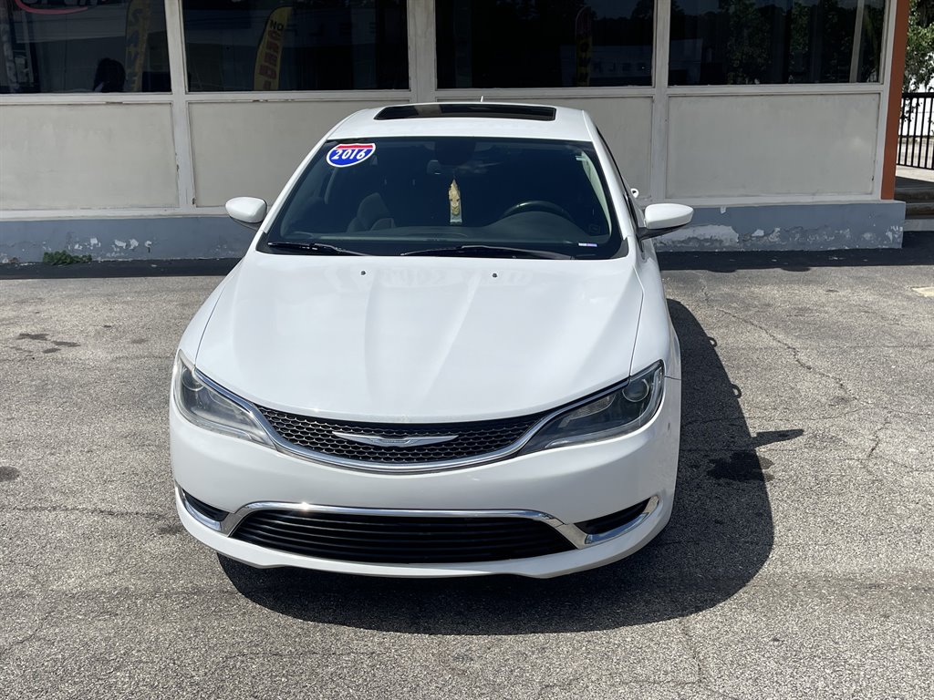 2016 Chrysler 200 Limited's photo