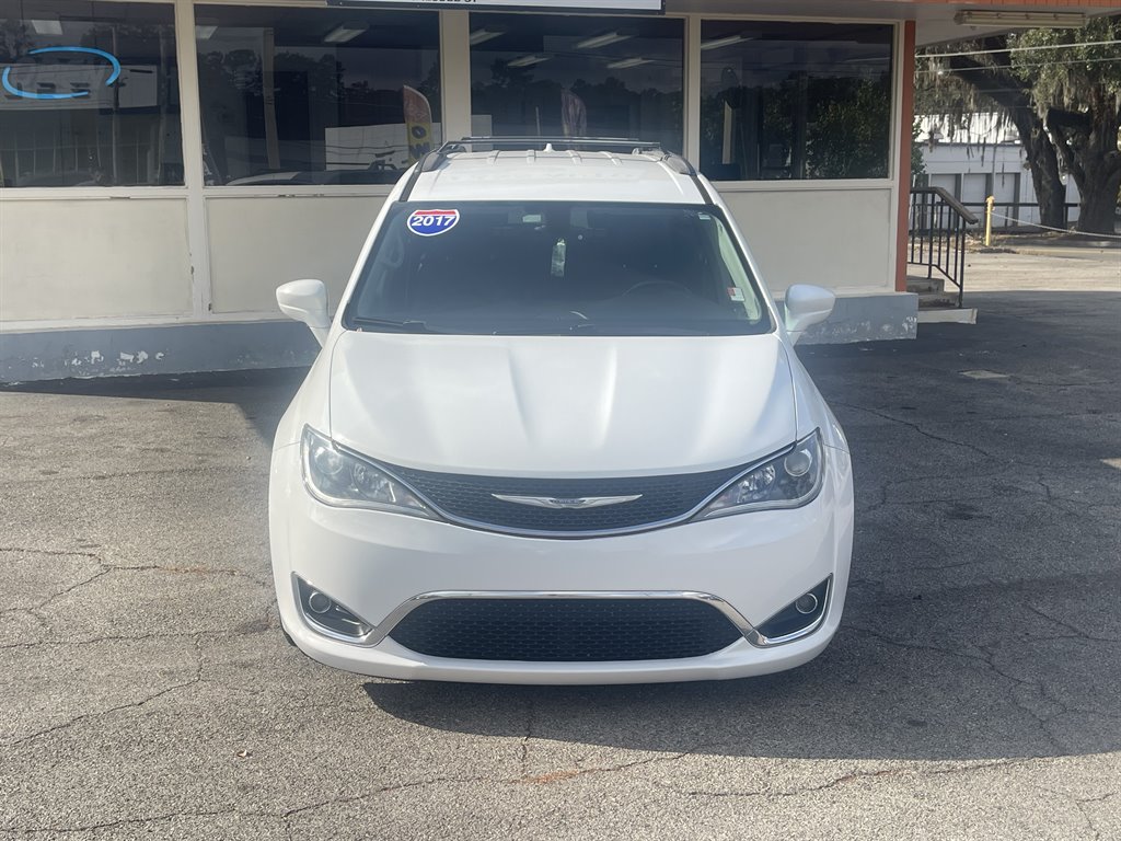 2017 Chrysler Pacifica Touring-L's photo